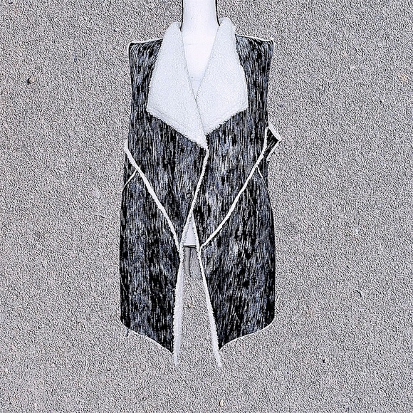 EUC! LULAROE MARLO VEST L - Picture 3 of 6